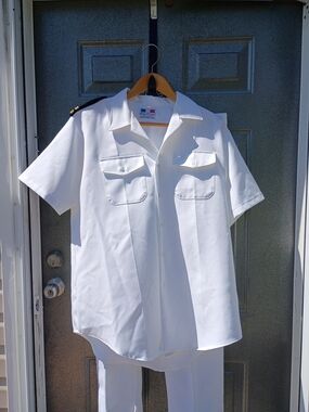 U.S. Navy Lieutenant Commander White Short-Sleeve Uniform  with Epaulets